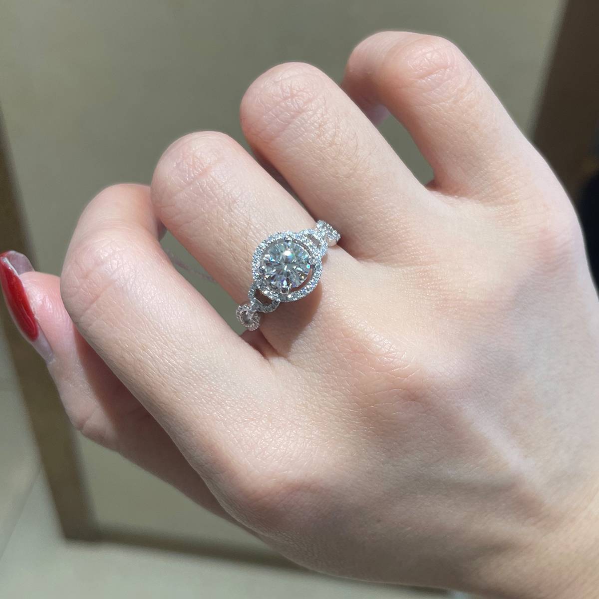 Single Head Women's Ring S925 Silver Plated Platinum Customized Selection Main Stone Moissanite Diamond 1.0ct/Secondary Stone High Carbon Diamond
